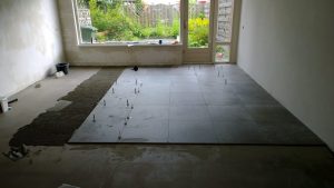 Lichtgewicht renovatievloer storten voor een vochtvrije en isolerende begane grondvloer