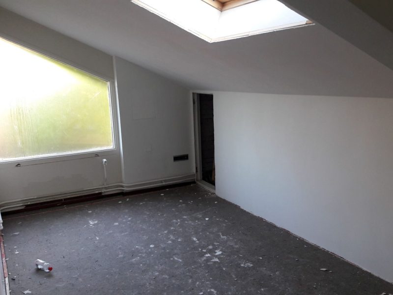 Aanleg ondervloer ter behoeven van nieuwe laminaat vloer in een modern gerenoveerde woning in Barendrecht
