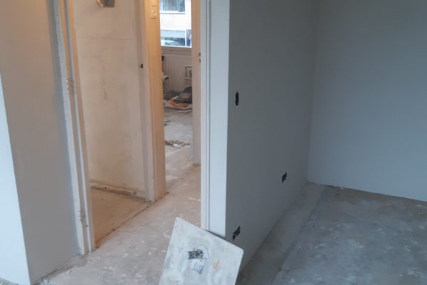 woningrenovatie -strak stucwerk - Boks Bouw